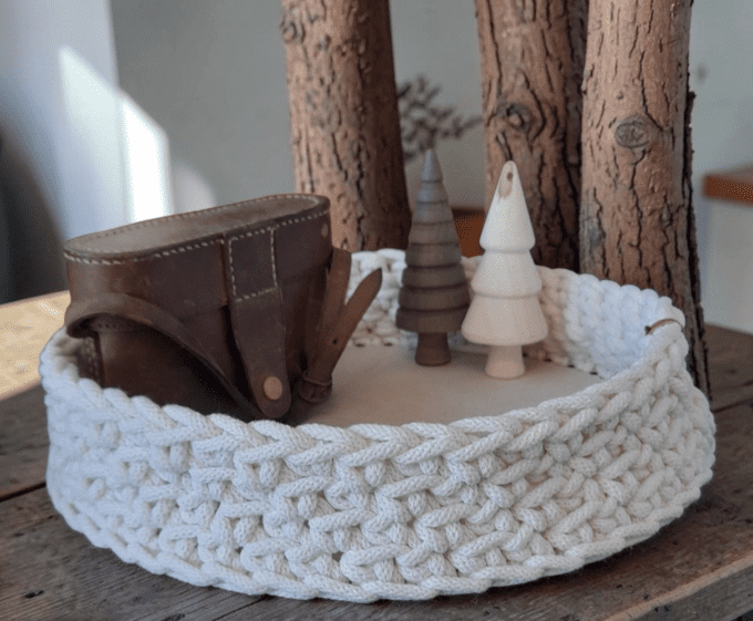 Plateau rond 30cm en crochet.